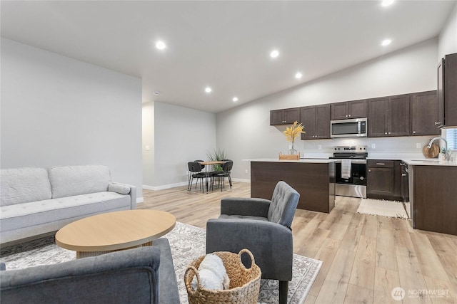 314 Everson Rd Unit D, Everson, WA 98247 - living room with light wood-style floors, recessed lighting, vaulted ceiling, and baseboards