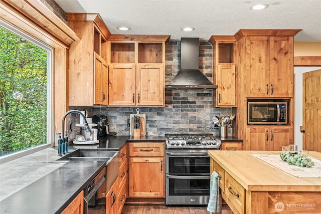 161 Mill Creek Rd, Longview, WA 98632 - kitchen featuring wall chimney exhaust hood, appliances with stainless steel finishes, a sink, tasteful backsplash, and a textured ceiling