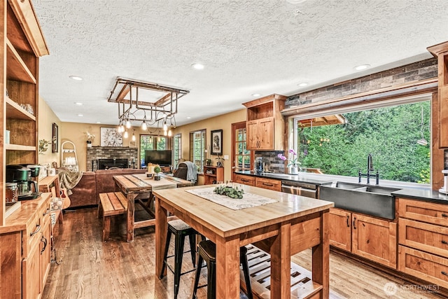 161 Mill Creek Rd, Longview, WA 98632 - kitchen featuring a sink, wooden counters, a fireplace, light wood-style flooring, and recessed lighting
