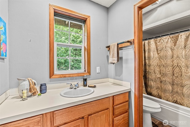 161 Mill Creek Rd, Longview, WA 98632 - bathroom with vanity, toilet, and shower / bath combination with curtain