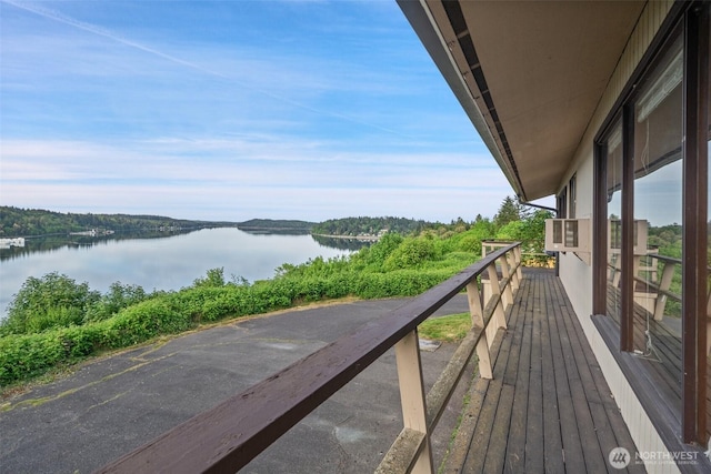 1038 Fairmount Ave, Shelton, WA 98584 - balcony with a water view