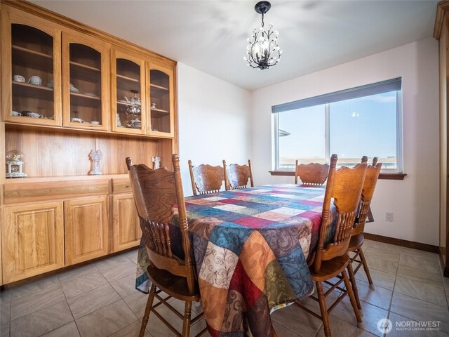 23201 Rd 12 NW, Quincy, WA 98848 - dining area featuring a chandelier and baseboards