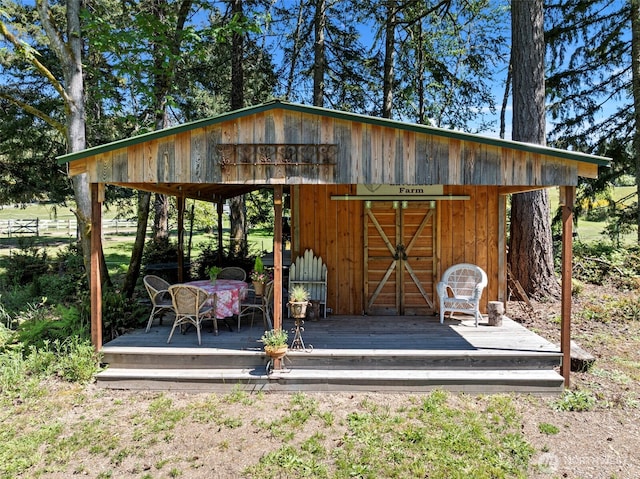 view of outdoor structure with an outdoor structure