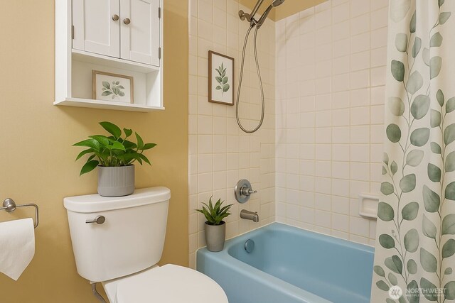 bathroom featuring toilet and shower / bath combo
