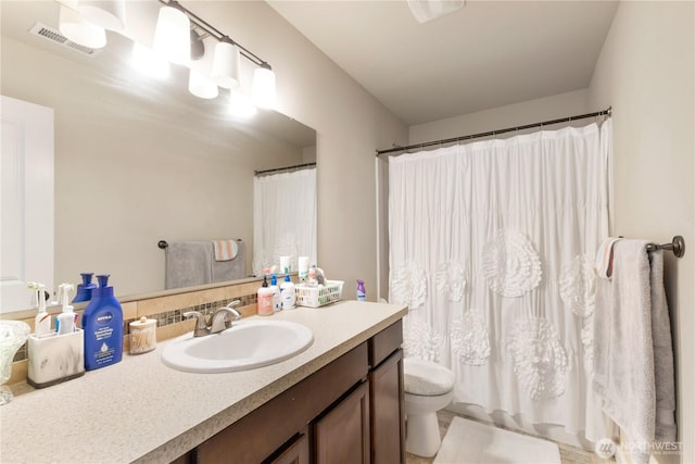 14464 99th Way SE, Yelm, WA 98597 - full bathroom featuring toilet, vanity, curtained shower, and backsplash