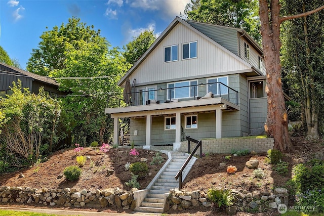 9919 Arrowsmith Ave S, Seattle, WA 98118 - view of front facade with stairway
