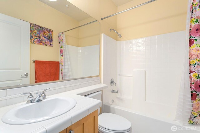 2440 S Steele St Unit 101, Tacoma, WA 98405 - full bath featuring toilet, vanity, and shower / bath combination with curtain