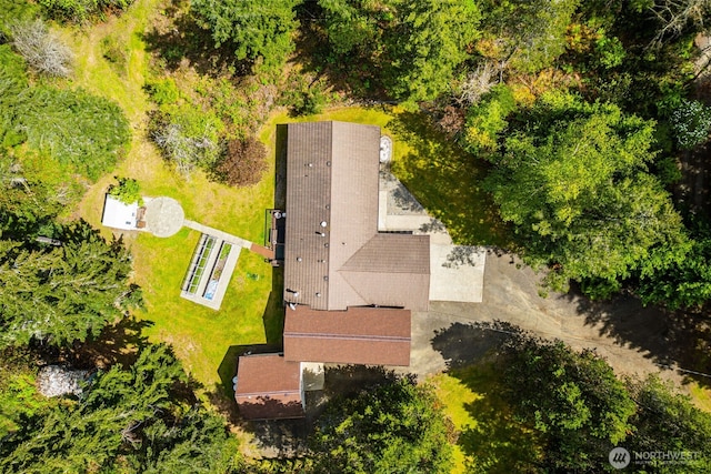 aerial view of property and surrounding area