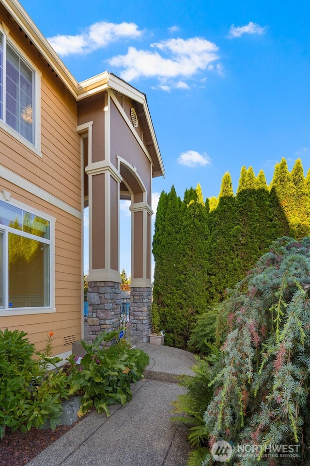 13106 SE 261st Pl, Kent, WA 98030 - entrance to property with stone siding
