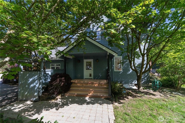 702 Woodland Dr, Port Townsend, WA 98368 - view of front facade featuring covered porch