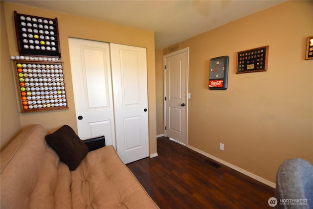 327 Buttercup Ln SW, Mattawa, WA 99349 - sitting room featuring dark wood-style flooring and baseboards