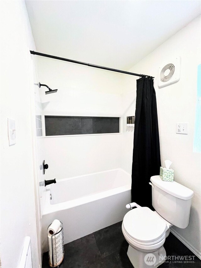 full bathroom featuring shower / bath combo with shower curtain and toilet