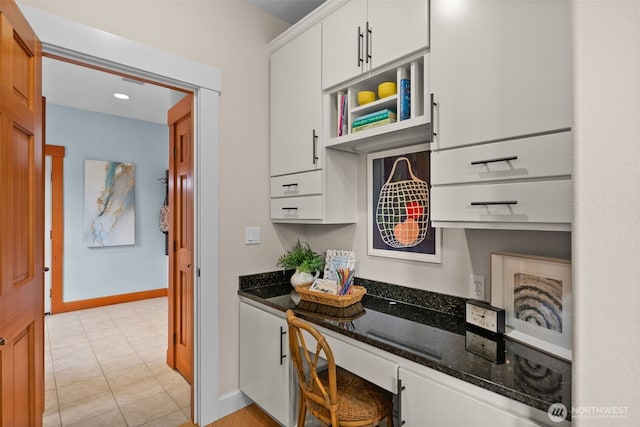 257 3rd Ave, Fox Island, WA 98333 - bar area with baseboards and built in desk