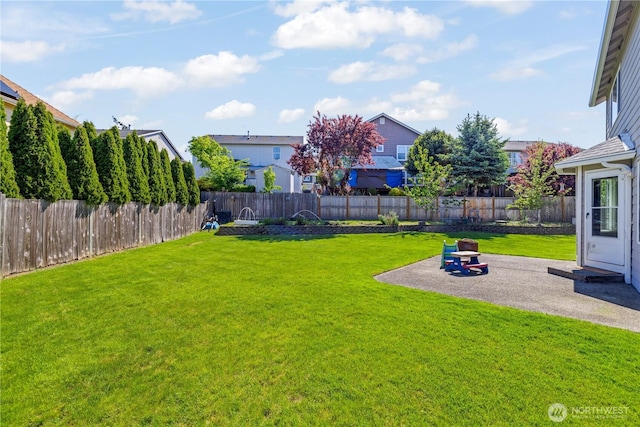 view of yard with a patio and a residential view