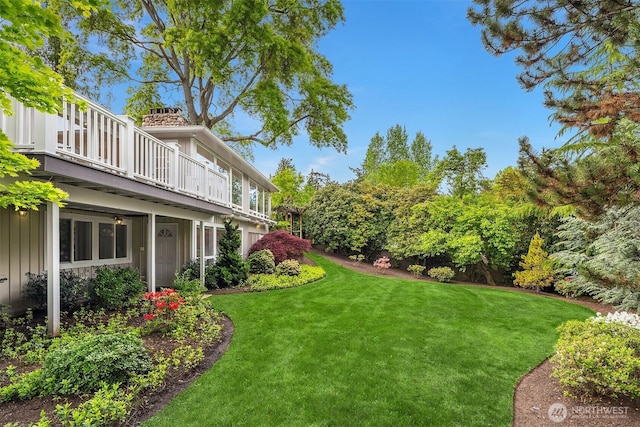 3204 Evergreen Point Rd, Medina, WA 98039 - view of grassy yard featuring a balcony