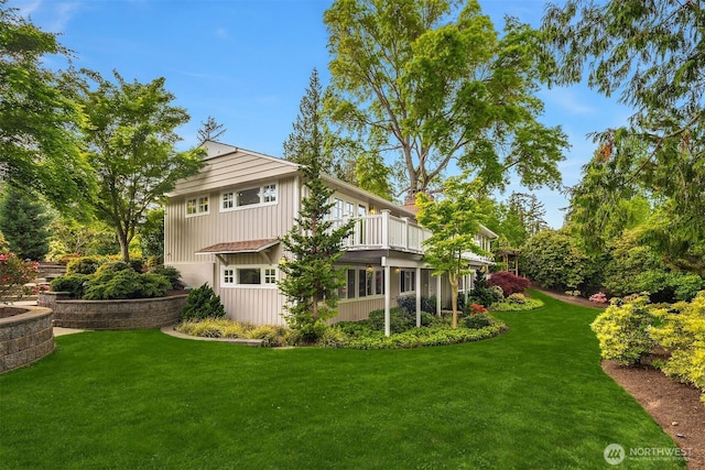 3204 Evergreen Point Rd, Medina, WA 98039 - back of property with a lawn