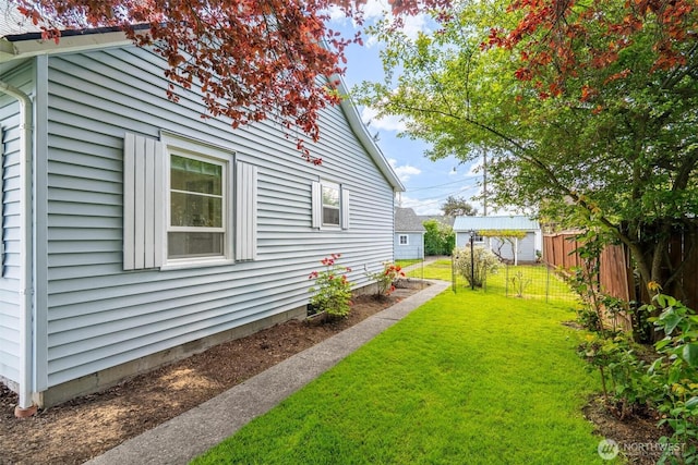 166 SW Lewis St, Chehalis, WA 98532 - view of yard