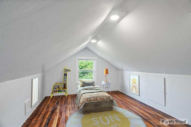 166 SW Lewis St, Chehalis, WA 98532 - bedroom featuring lofted ceiling, hardwood / wood-style flooring, and a textured ceiling
