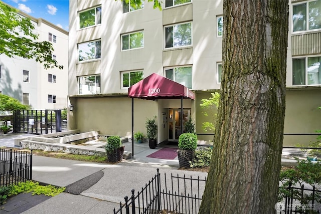 1200 Boylston Ave Unit 301, Seattle, WA 98101 - surrounding community with fence