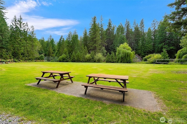 view of property's community featuring a lawn