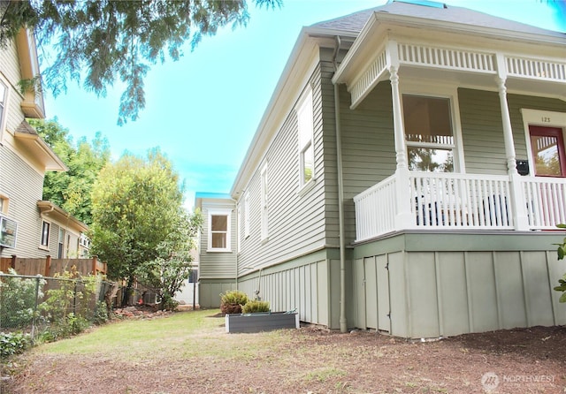 123 24th Ave, Seattle, WA 98122 - view of side of home with fence and a porch