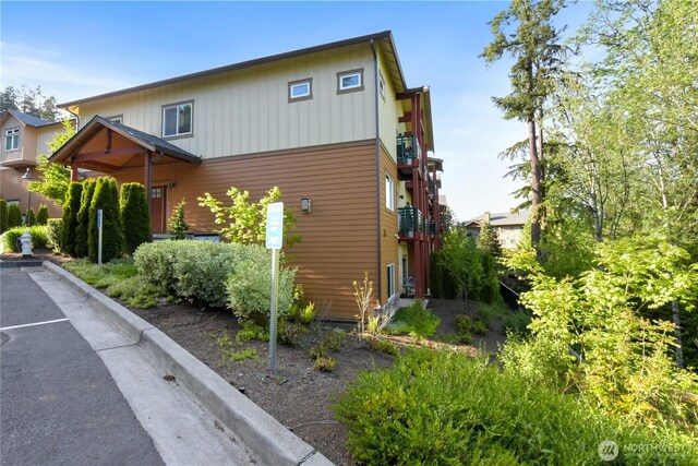 1086 Collier Pl SW, Issaquah, WA 98027 - view of side of home with board and batten siding