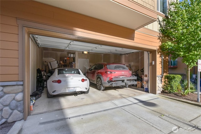 1086 Collier Pl SW, Issaquah, WA 98027 - garage with a garage door opener and driveway
