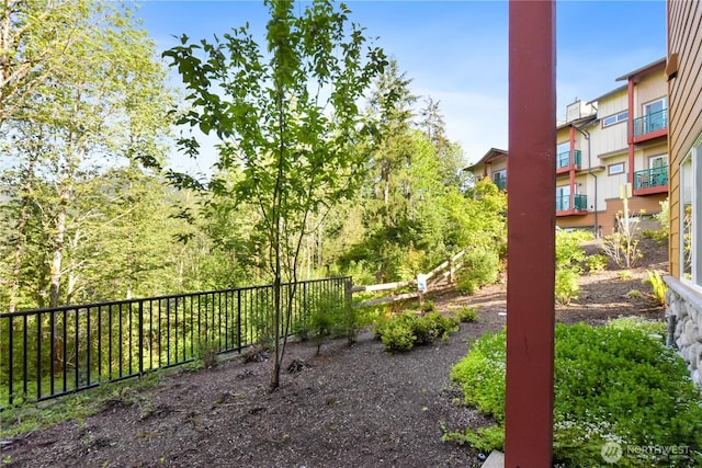 1086 Collier Pl SW, Issaquah, WA 98027 - view of yard with fence
