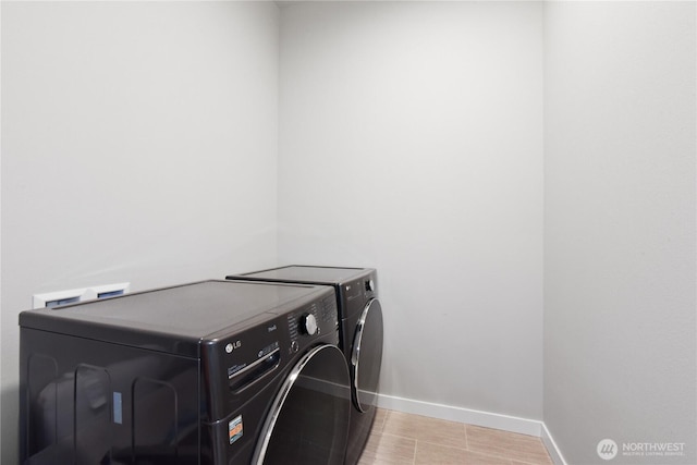 1086 Collier Pl SW, Issaquah, WA 98027 - laundry room featuring washer and dryer and baseboards