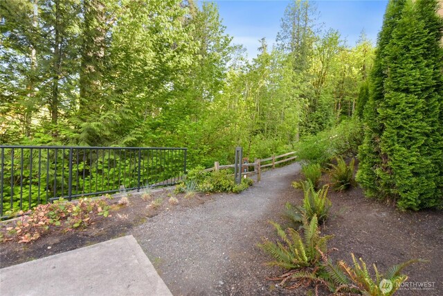1086 Collier Pl SW, Issaquah, WA 98027 - view of home's community with fence
