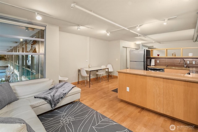 2015 Terry St Unit 201, Seattle, WA 98121