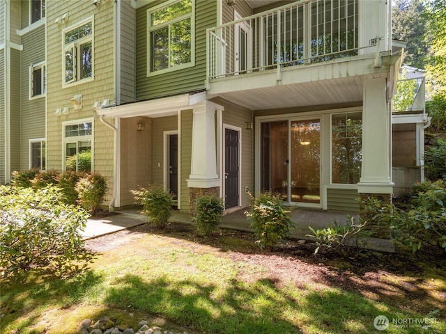 21450 40th Pl S Unit A, Seatac, WA 98198 - rear view of property featuring a balcony