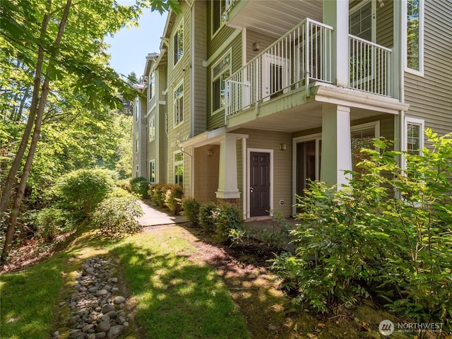21450 40th Pl S Unit A, Seatac, WA 98198 - view of property exterior with a balcony