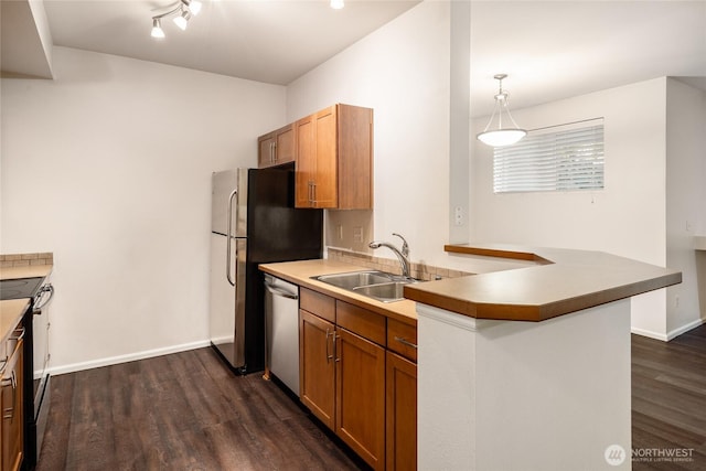 21450 40th Pl S Unit A, Seatac, WA 98198 - kitchen with a sink, appliances with stainless steel finishes, dark wood-type flooring, a peninsula, and baseboards