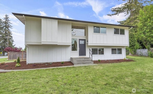 1246 SW 148th St, Burien, WA 98166 - bi-level home featuring entry steps