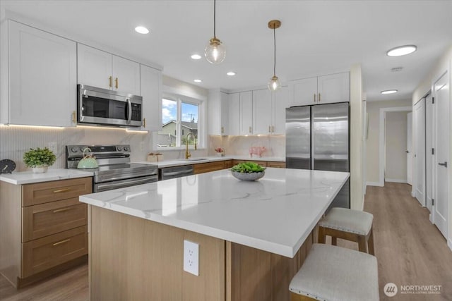 1246 SW 148th St, Burien, WA 98166 - kitchen with stainless steel appliances, a sink, white cabinetry, light wood-style flooring, and recessed lighting