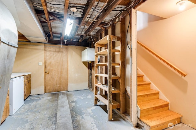 414 W Wyandotte Ave, Shelton, WA 98584 - unfinished below grade area with stairway
