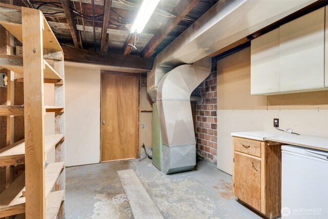 414 W Wyandotte Ave, Shelton, WA 98584 - unfinished below grade area with fridge