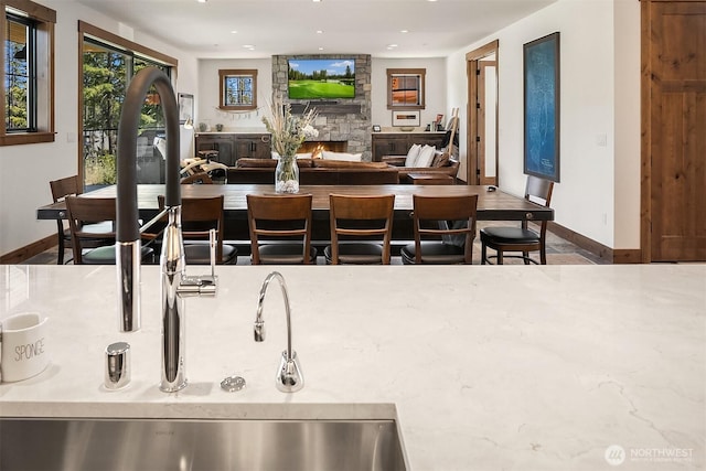 350 Kings Ct, Cle Elum, WA 98922 - dining space featuring recessed lighting, baseboards, and a fireplace