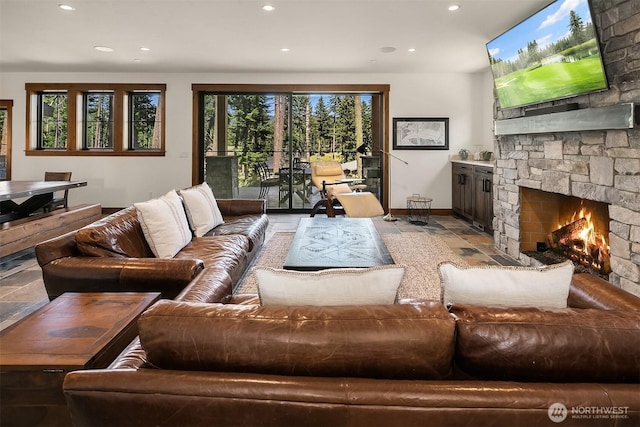 350 Kings Ct, Cle Elum, WA 98922 - living area featuring recessed lighting, a fireplace, and baseboards