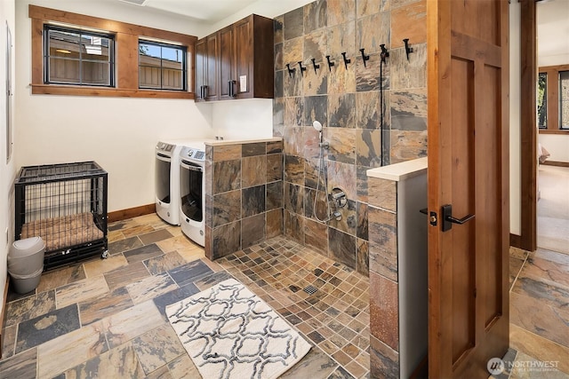 350 Kings Ct, Cle Elum, WA 98922 - laundry room with washing machine and clothes dryer and baseboards