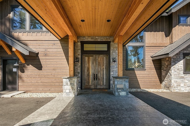 350 Kings Ct, Cle Elum, WA 98922 - entrance to property with stone siding and board and batten siding