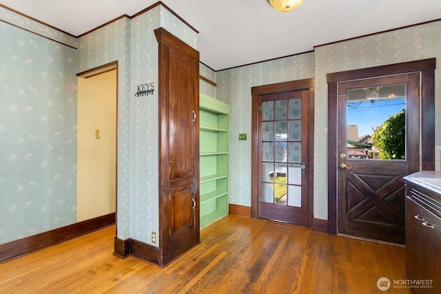 319 1st St, Auburn, WA 98002 - entrance foyer featuring wood finished floors, wallpapered walls, crown molding, plenty of natural light, and baseboards