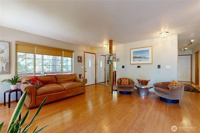 18 Blue Creek Rd, Walla Walla, WA 99362 - living room featuring light wood finished floors
