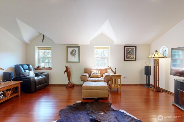 18 Blue Creek Rd, Walla Walla, WA 99362 - living area featuring lofted ceiling, hardwood / wood-style flooring, and baseboards