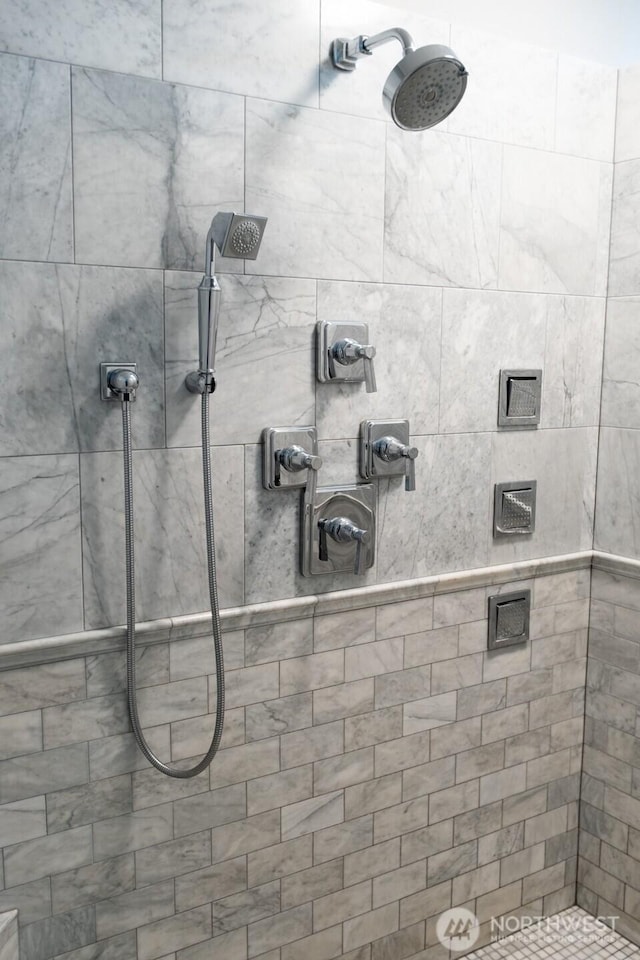 746 Van Dyk Rd, Lynden, WA 98264 - bathroom featuring a tile shower