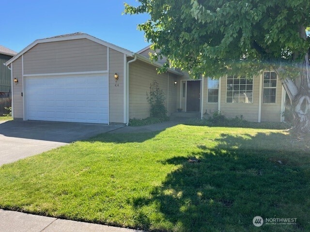 434 SE Stanford Pl, College Place, WA 99324 - view of front facade featuring an attached garage, a front lawn, and concrete driveway