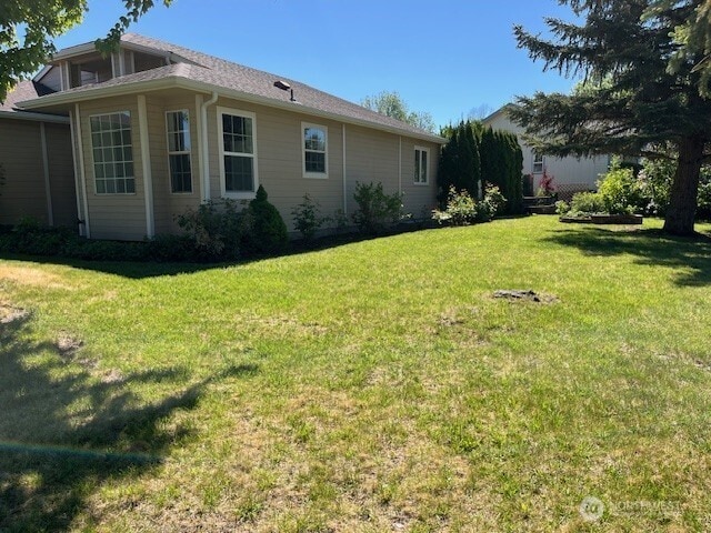 434 SE Stanford Pl, College Place, WA 99324 - view of side of property featuring a yard