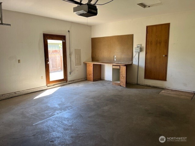 434 SE Stanford Pl, College Place, WA 99324 - garage with a garage door opener