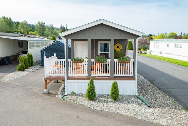 1200 Lincoln St Unit 121, Bellingham, WA 98229 - manufactured / mobile home with a porch